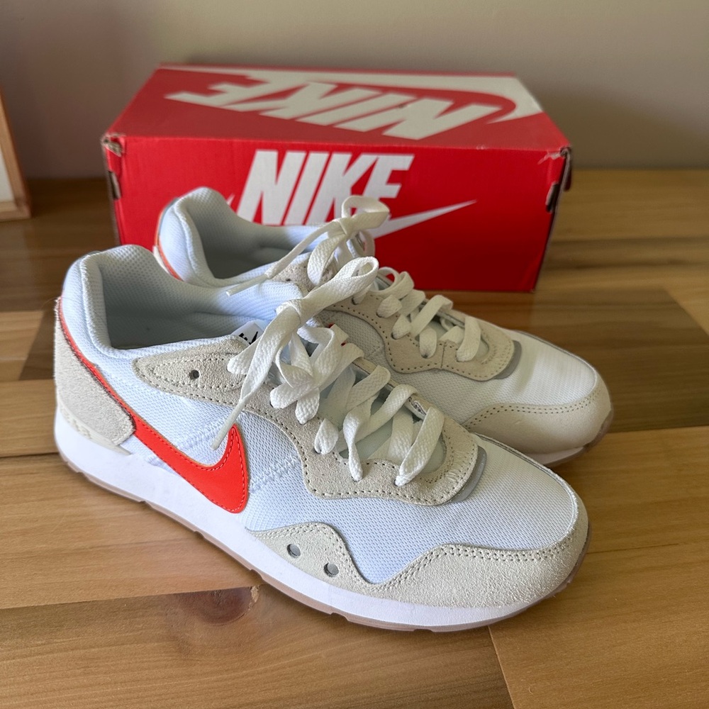 Nike Venture Runner Orange